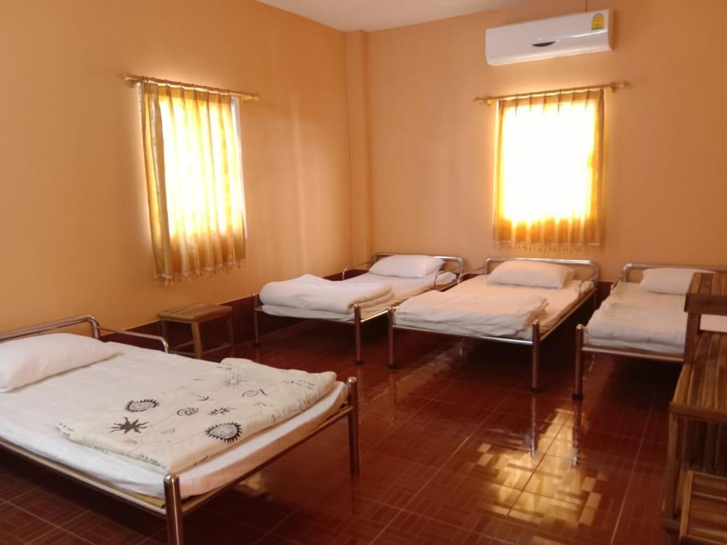 Soutchai Hostel And Tour Company Pakse Dış mekan fotoğraf